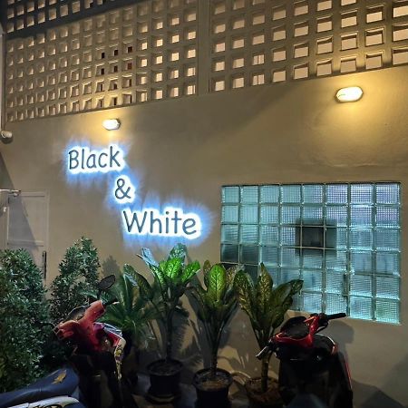 בנגקוק Mr Black & Ms White -Self Check In Accommodation מראה חיצוני תמונה