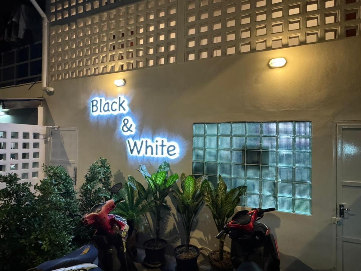 בנגקוק Mr Black & Ms White -Self Check In Accommodation מראה חיצוני תמונה