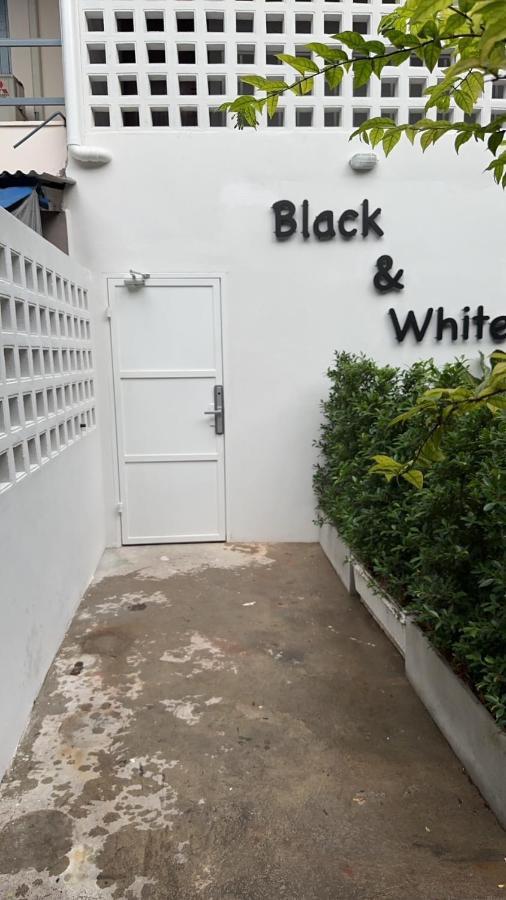 בנגקוק Mr Black & Ms White -Self Check In Accommodation מראה חיצוני תמונה
