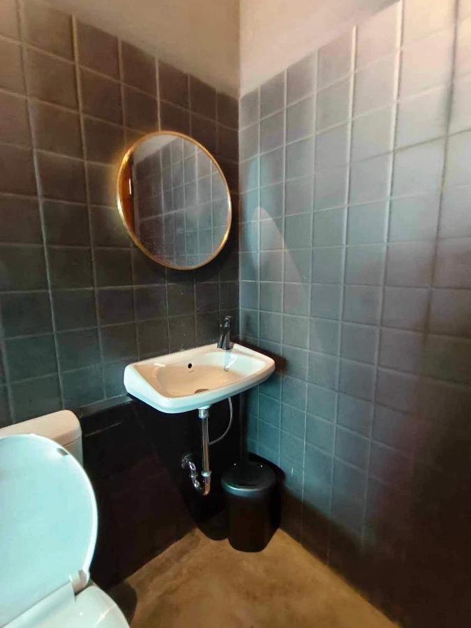 בנגקוק Mr Black & Ms White -Self Check In Accommodation מראה חיצוני תמונה
